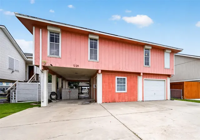 Photo 2 of Single family home for sale at 1228 Sailfish St, Hitchcock, TX 77563 | MLS# 43637830 | Listing updated on 2026-10-04