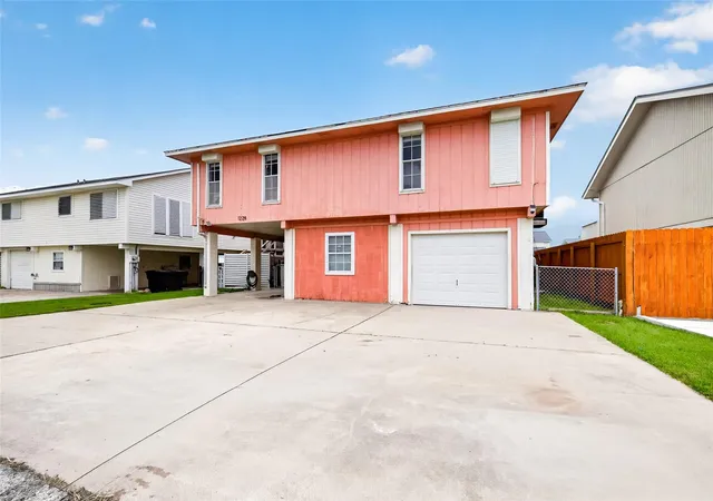 Photo 3 of Single family home for sale at 1228 Sailfish St, Hitchcock, TX 77563 | MLS# 43637830 | Listing updated on 2026-10-04