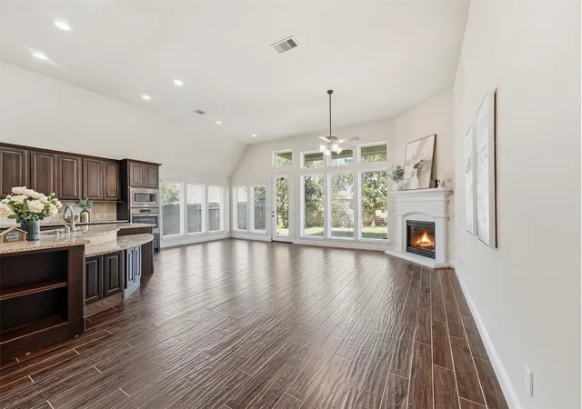 Photo 4 of Single family home for sale at 6727 Miller Shadow Ln, Sugar Land, TX 77479 | MLS# 48367695 | Listing updated on 2026-10-05