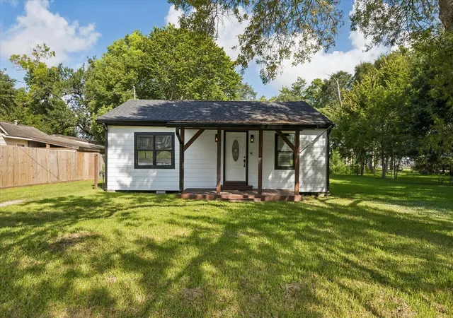 Photo 1 of Single family home for sale at 312 Steddum Dr, League City, TX 77573 | MLS# 35210505 | Listing updated on 2026-09-27