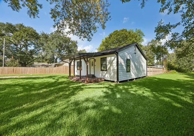 Photo 2 of Single family home for sale at 312 Steddum Dr, League City, TX 77573 | MLS# 35210505 | Listing updated on 2026-09-27