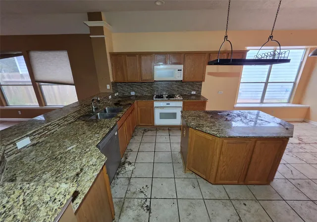 Photo 4 of Single family home for sale at 10218 Cherry Laurel Ln, Missouri City, TX 77459 | MLS# 69640564 | Listing updated on 2026-10-02