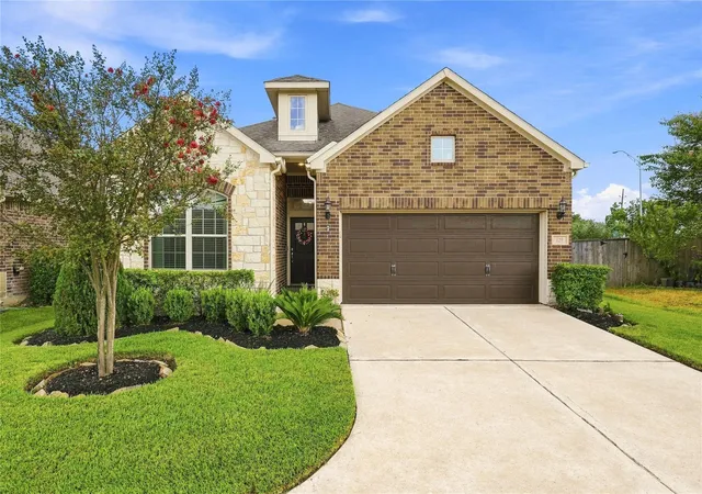 Photo 1 of Sale Pending at 129 Saddle Dr, Houston, TX 77065 | MLS# 64185000 | Listing updated on 2026-09-25
