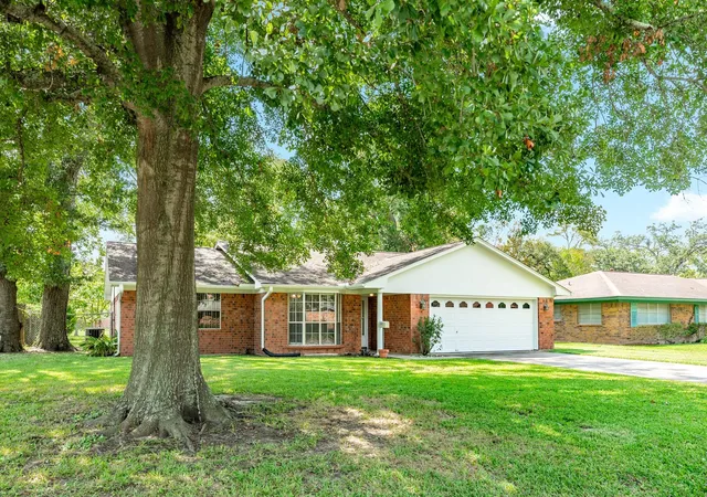 Photo 1 of Single family home for sale at 232 Wayne Dr, Clute, TX 77531 | MLS# 51342872 | Listing updated on 2026-09-19