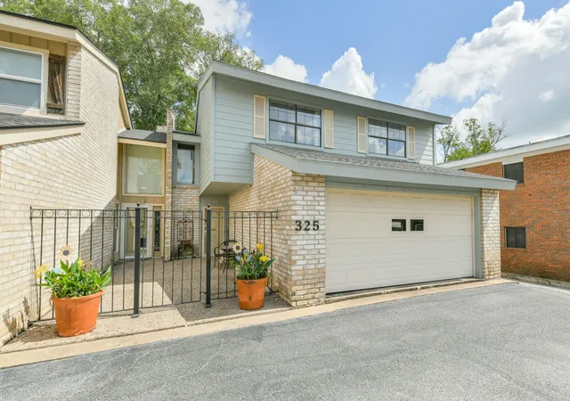Photo 1 of Sale Pending at 325 E Main St, Brenham, TX 77833 | MLS# 56638149 | Listing updated on 2026-09-16