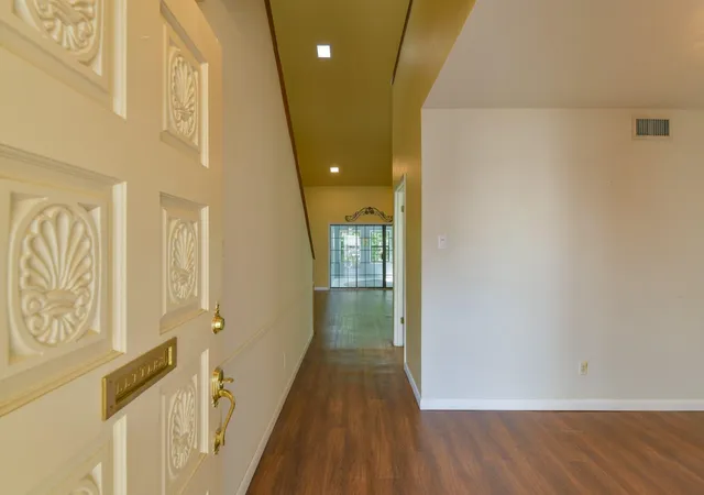 Photo 3 of Sale Pending at 325 E Main St, Brenham, TX 77833 | MLS# 56638149 | Listing updated on 2026-09-16