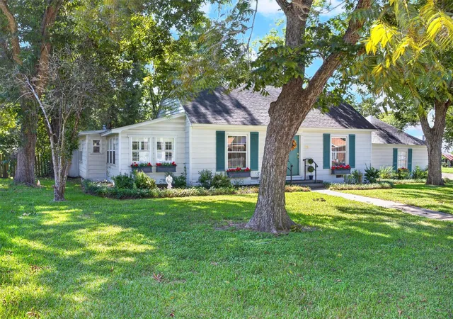 Photo 2 of Single family home for sale at 919 E Houston Ave, Crockett, TX 75835 | MLS# 45692866 | Listing updated on 2026-09-15
