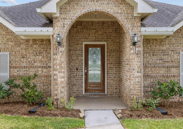 Photo 2 of Single family home for sale at 28027 Trade Wind Ct, Rosharon, TX 77583 | MLS# 45294596 | Listing updated on 2026-09-12