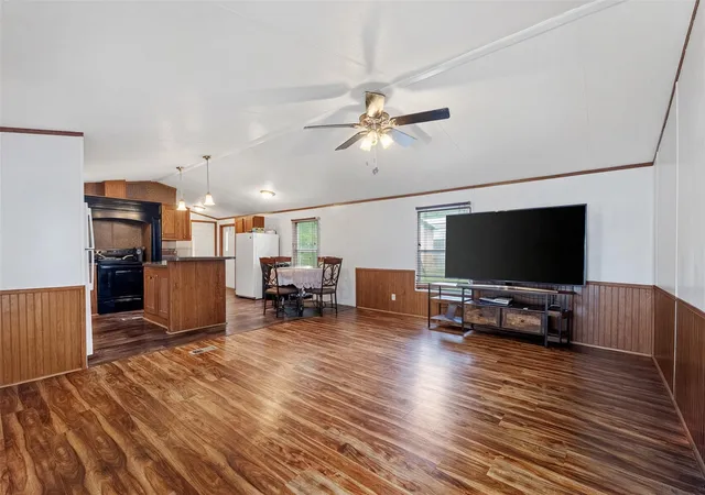 Photo 4 of Single family home for sale at 13053 Oak Manor Ct, Willis, TX 77318 | MLS# 72584192 | Listing updated on 2026-09-12