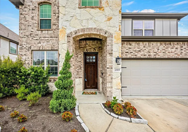 Photo 3 of Single family home for sale at 20819 Magical Merlin Way, Tomball, TX 77375 | MLS# 37488250 | Listing updated on 2026-09-05