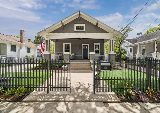 Photo 1 of Single family home for sale at 618 Bayland Ave, Houston, TX 77009 | MLS# 93181233 | Listing updated on 2026-10-08