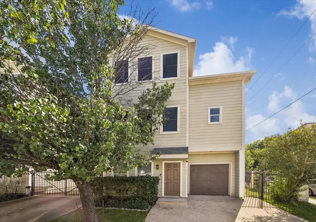 Photo 1 of Single family home for sale at 1821 Lewis St, Houston, TX 77009 | MLS# 56481673 | Listing updated on 2026-09-24