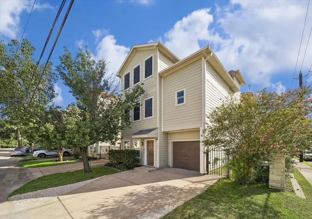 Photo 2 of Single family home for sale at 1821 Lewis St, Houston, TX 77009 | MLS# 56481673 | Listing updated on 2026-09-24