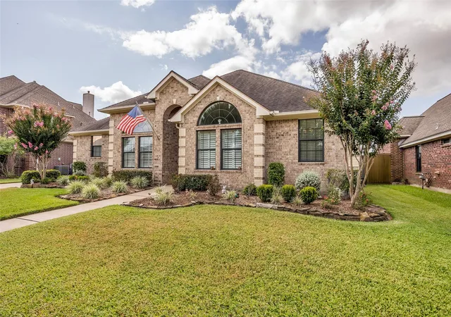 Photo 4 of Sale Pending at 1813 Mesa Verde Dr, Deer Park, TX 77536 | MLS# 54016843 | Listing updated on 2026-10-02