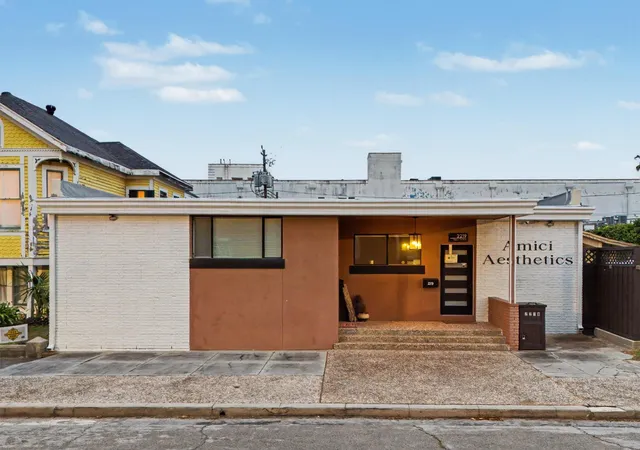 Photo 2 of Multi family home for sale at 2219 Sealy St, Galveston, TX 77550 | MLS# 46908686 | Listing updated on 2026-09-23