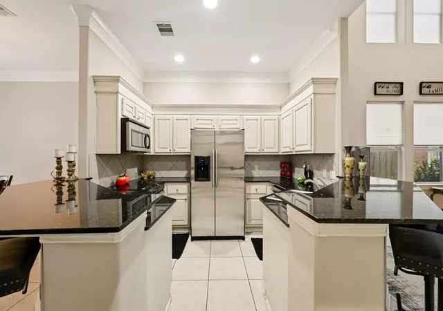Photo 4 of Townhouse for sale at 14215 Mossy Gate Ln, Houston, TX 77082 | MLS# 62081145 | Listing updated on 2026-09-04