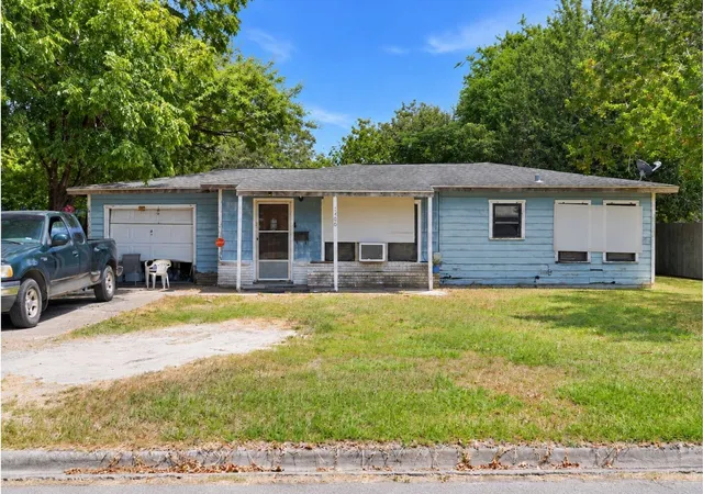 Photo 1 of Single family home for sale at 1406 Algee St, Port Lavaca, TX 77979 | MLS# 55956588 | Listing updated on 2026-09-11