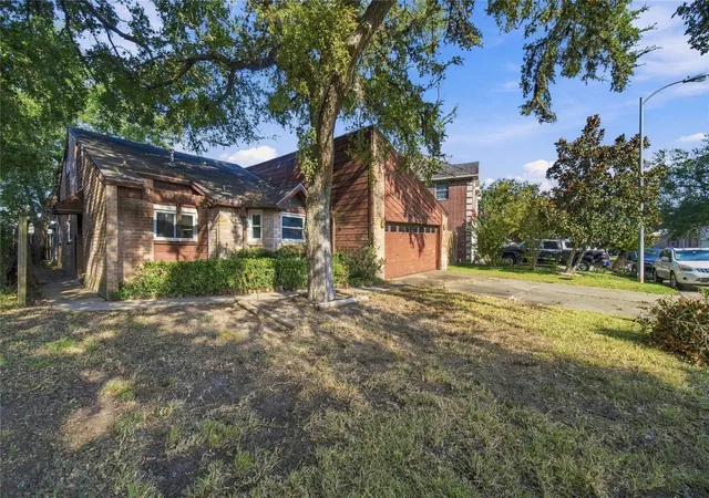 Photo 1 of Single family home for sale at 606 Meadow Knoll Dr, Stafford, TX 77477 | MLS# 4387957 | Listing updated on 2026-10-06
