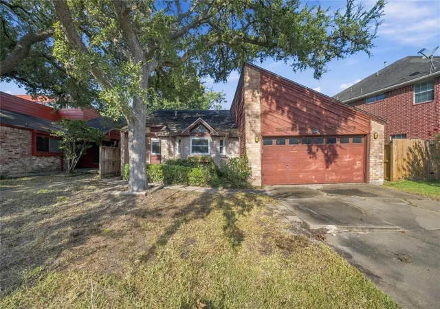 Photo 3 of Single family home for sale at 606 Meadow Knoll Dr, Stafford, TX 77477 | MLS# 4387957 | Listing updated on 2026-10-06