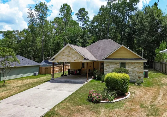Photo 1 of Single family home for sale at 10910 Royal Magnolia Dr, Conroe, TX 77303 | MLS# 95078007 | Listing updated on 2026-09-04