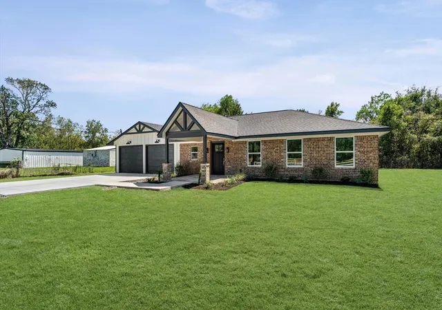 Photo 3 of Single family home for sale at 4102 Gatewood Rd, Crosby, TX 77532 | MLS# 8834672 | Listing updated on 2026-10-09