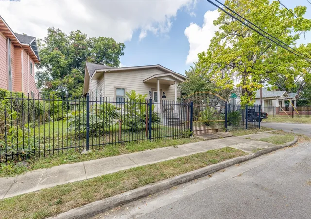 Photo 2 of Sale Pending at 3012 Garrow St, Houston, TX 77003 | MLS# 24686506 | Listing updated on 2026-10-01