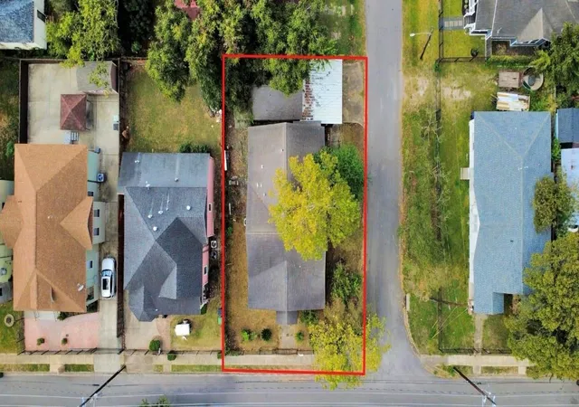 Photo 3 of Sale Pending at 3012 Garrow St, Houston, TX 77003 | MLS# 24686506 | Listing updated on 2026-10-01