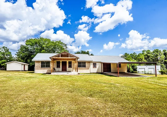Photo 1 of Single family home for sale at 98 Oak Crk Dr, Huntsville, TX 77340 | MLS# 85422020 | Listing updated on 2026-09-17
