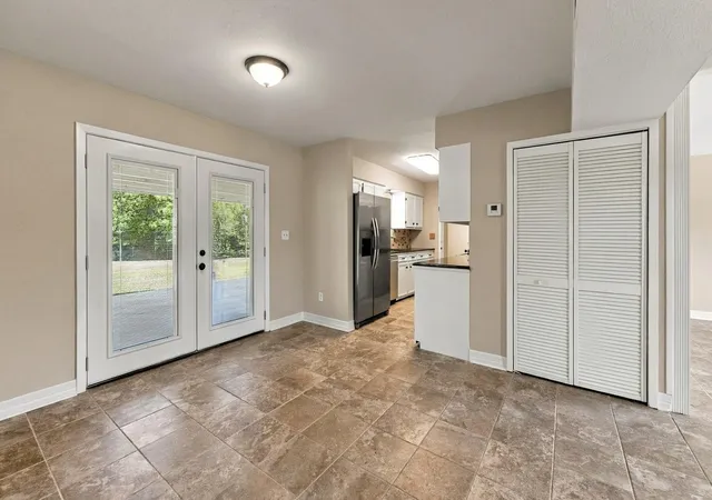 Photo 4 of Single family home for sale at 98 Oak Crk Dr, Huntsville, TX 77340 | MLS# 85422020 | Listing updated on 2026-09-17