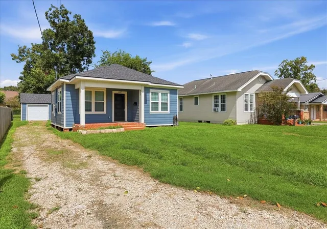 Photo 2 of Single family home for sale at 6657 Washington St, Groves, TX 77619 | MLS# 9708677 | Listing updated on 2026-10-02