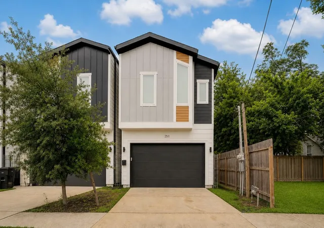 Single family home for sale at 2511 Stuart St, Houston, TX 77004 | MLS# 72391967