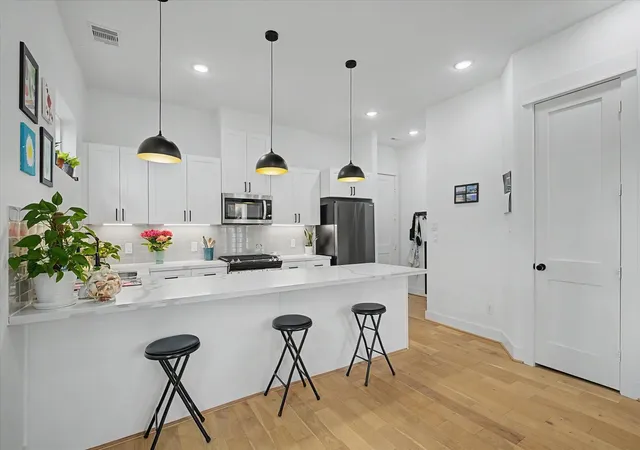 Photo 2 of Single family home for sale at 2511 Stuart St, Houston, TX 77004 | MLS# 72391967 | Listing updated on 2026-09-18