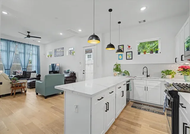 Photo 3 of Single family home for sale at 2511 Stuart St, Houston, TX 77004 | MLS# 72391967 | Listing updated on 2026-09-18