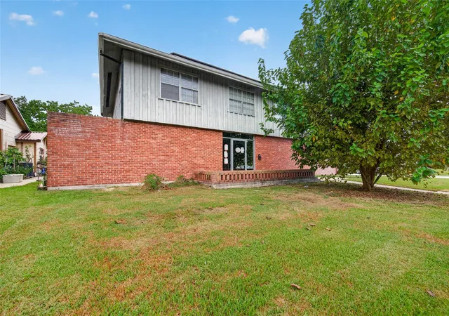 Photo 2 of Sale Pending at 2106 New Mexico St, Baytown, TX 77520 | MLS# 78040787 | Listing updated on 2026-09-10