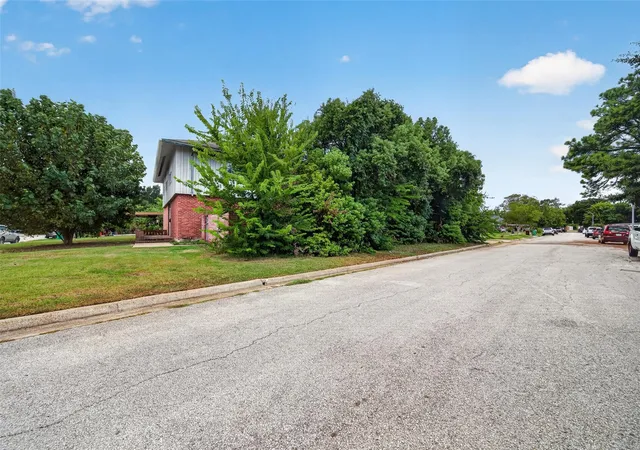 Photo 3 of Sale Pending at 2106 New Mexico St, Baytown, TX 77520 | MLS# 78040787 | Listing updated on 2026-09-10
