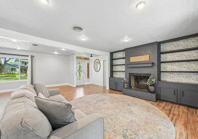 Photo 4 of Single family home for sale at 101 W Larkspur Dr, Alvin, TX 77511 | MLS# 97883995 | Listing updated on 2026-10-10