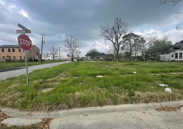 Photo 3 of Land for sale at 562 2nd Street, Beaumont, TX 77701 | MLS# 34453830 | Listing updated on 2026-09-09