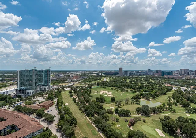 Photo 4 of Condo for sale at 1701 Hermann Dr #34L, Houston, TX 77004 | MLS# 72021916 | Listing updated on 2026-10-09
