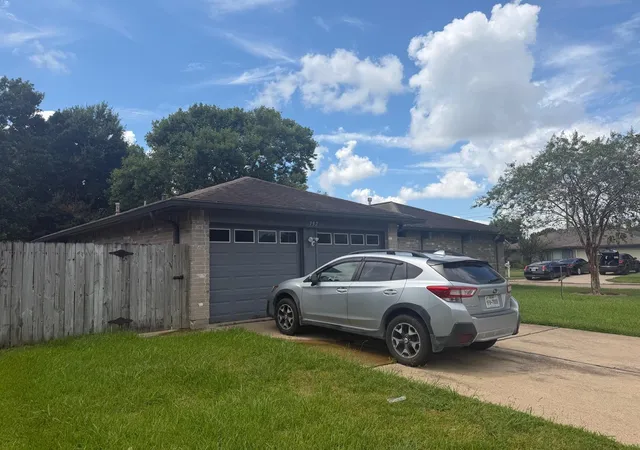 Photo 2 of Single family home for sale at 757 Sugar Hl Dr, La Porte, TX 77571 | MLS# 40075902 | Listing updated on 2026-09-21