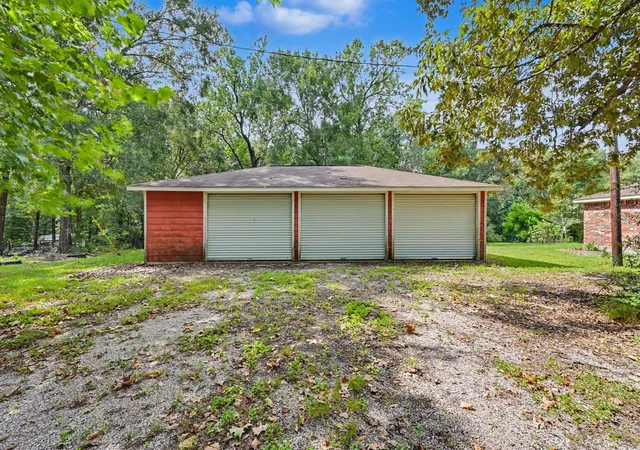 Photo 3 of Single family home for sale at 10690 Tanyard Rd, Willis, TX 77378 | MLS# 18219864 | Listing updated on 2026-09-08