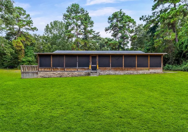 Photo 2 of Single family home for sale at 300 Hidden Oaks Dr, Pointblank, TX 77364 | MLS# 42325173 | Listing updated on 2026-09-06