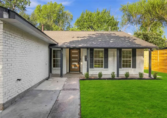 Photo 2 of Single family home for sale at 12006 Ashcroft Dr, Houston, TX 77035 | MLS# 94505488 | Listing updated on 2026-09-22
