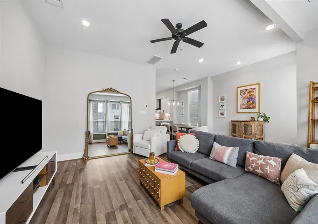 Photo 2 of Single family home for sale at 848 Fisher St #C, Houston, TX 77018 | MLS# 87153022 | Listing updated on 2026-09-22