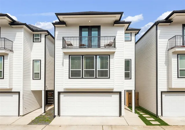 Photo 3 of Single family home for sale at 848 Fisher St #C, Houston, TX 77018 | MLS# 87153022 | Listing updated on 2026-09-22