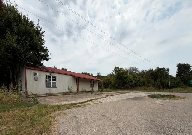 Photo 2 of Single family home for sale at 1421 Fm 39 S, Donie, TX 75838 | MLS# 46108714 | Listing updated on 2026-09-10