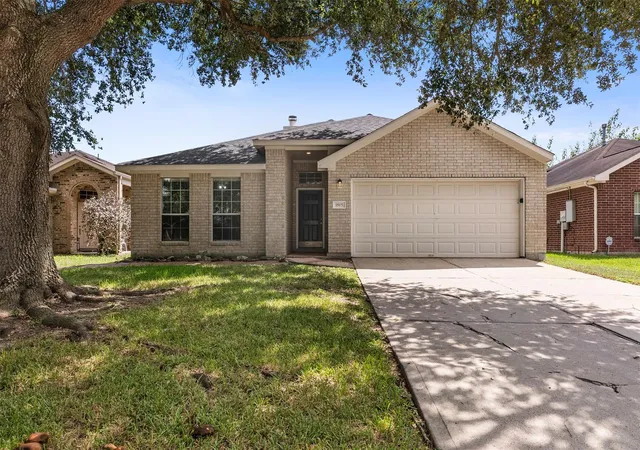 Photo 1 of Single family home for sale at 1815 Sherwood Forest Cir, League City, TX 77573 | MLS# 10806380 | Listing updated on 2026-10-08