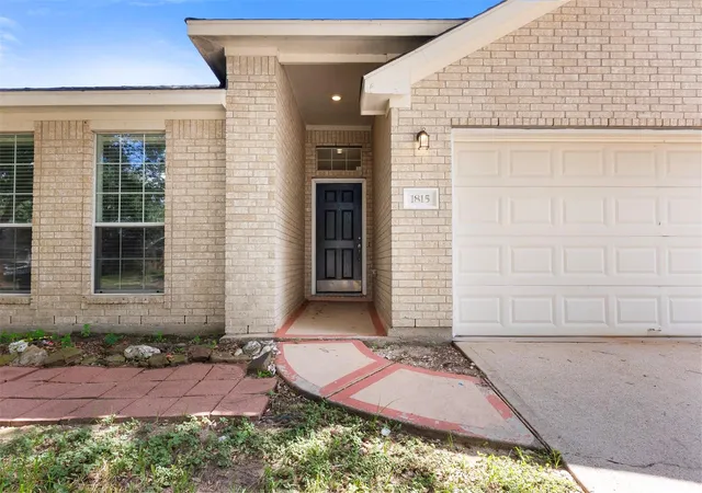 Photo 2 of Single family home for sale at 1815 Sherwood Forest Cir, League City, TX 77573 | MLS# 10806380 | Listing updated on 2026-10-08