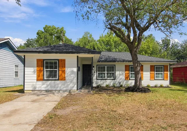 Single family home for sale at 6139 Westover St, Houston, TX 77033 | MLS# 77790138