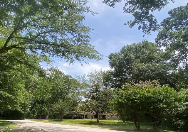 Photo 3 of Sale Pending at 108 Hereford Dr, Conroe, TX 77304 | MLS# 19500590 | Listing updated on 2026-09-18