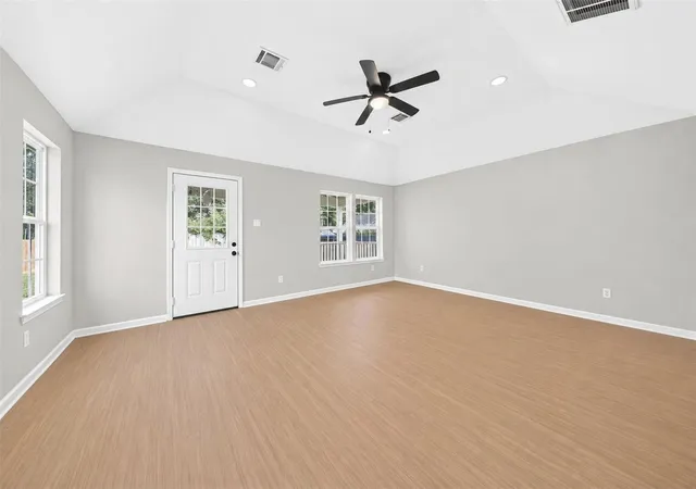 Photo 3 of Single family home for sale at 874 Green Meadow Ln, Houston, TX 77091 | MLS# 51264933 | Listing updated on 2026-09-19